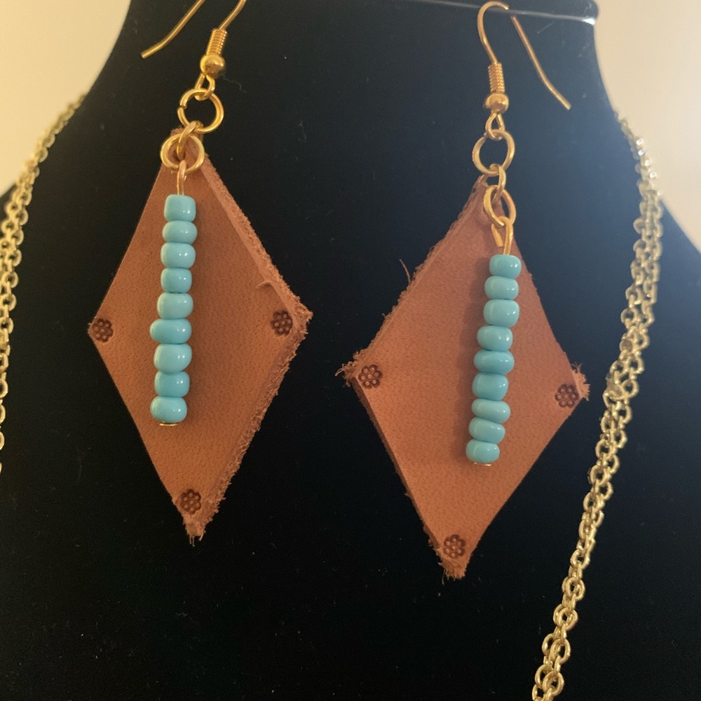 Jewelry Set - Picture 3 of 5